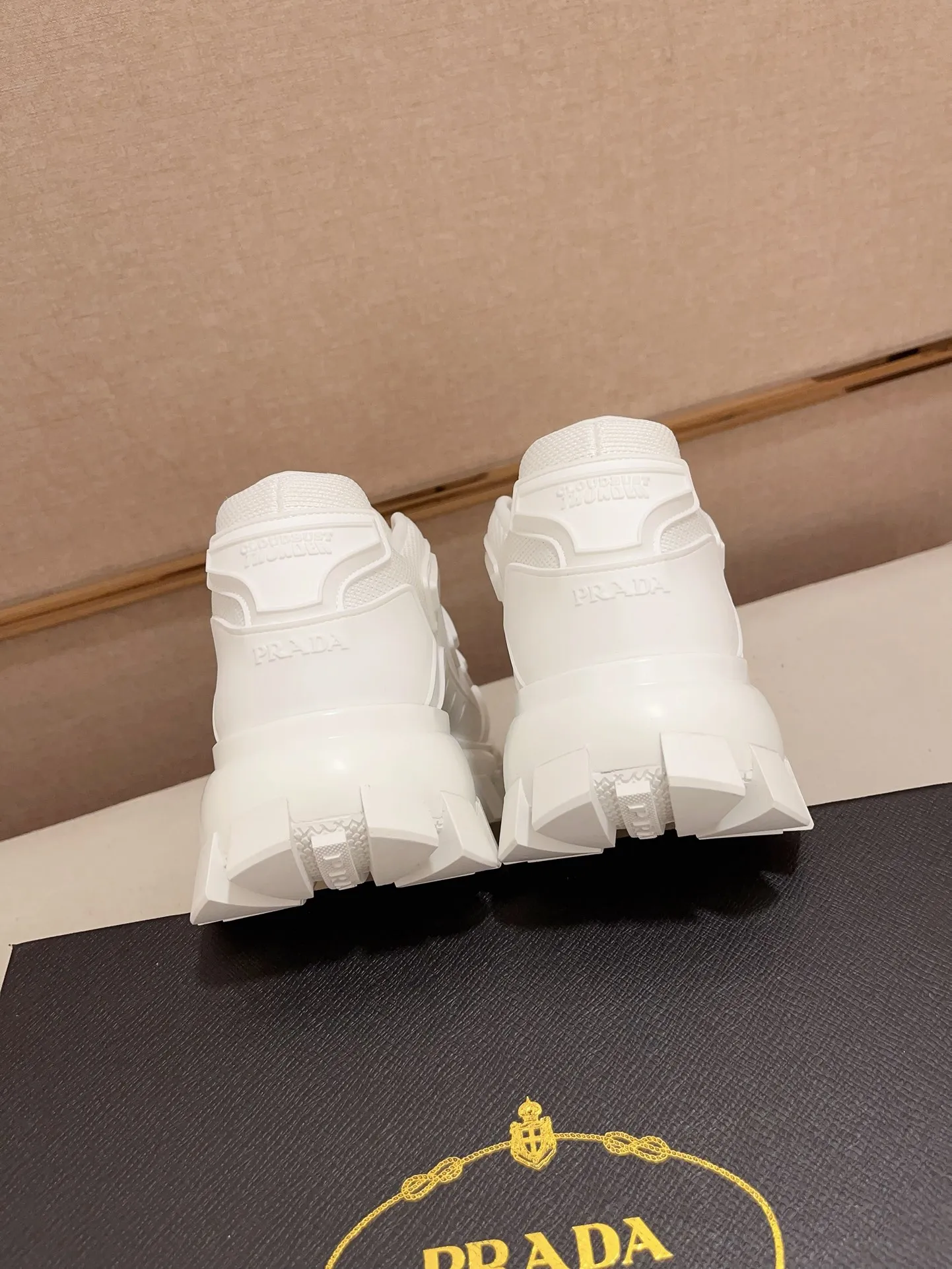 Men's Men's Shoes 💰 620💰 ✔️✔️✔️High-quality new PRADA counters are launched at the same time. The new men's shoes and 😘fabrics are selected from first-layer cowhide. Lining: imported elastic mesh➕cowhide lining. 👍🏿High-end☄️Open-molded non-slip rubber outsole, exquisite lines, simple and elegant, comfortable and high-end for leisure travel. Number of yards: 38 to 44.